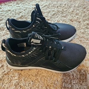 Puma sneakers black and white with a zebra trim size 7 women